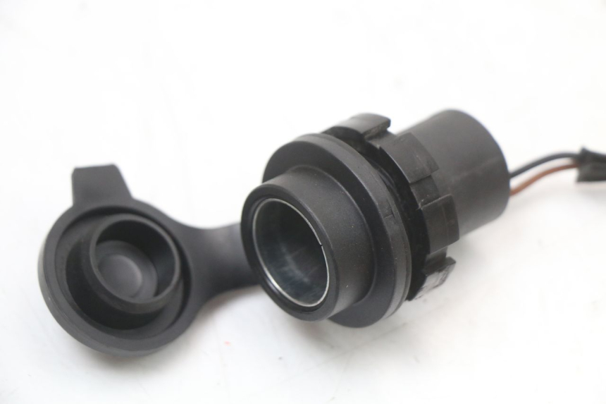 photo de ZIGARETTENANZüNDERBUCHSE YAMAHA XMAX X-MAX ABS 125 (2017 - 2020) - Detailansicht des Bauteils