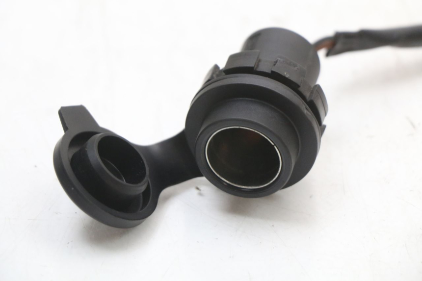 photo de ZIGARETTENANZüNDERBUCHSE YAMAHA XMAX X-MAX ABS 125 (2017 - 2020) - Alternative Perspektive