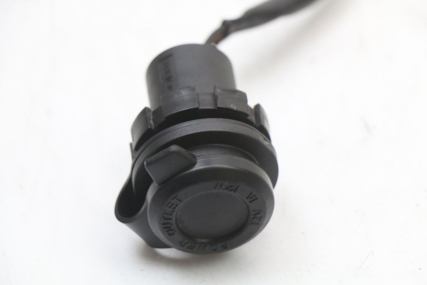 photo de ZIGARETTENANZüNDERBUCHSE YAMAHA XMAX X-MAX ABS 125 (2017 - 2020) - Technische Nahaufnahme