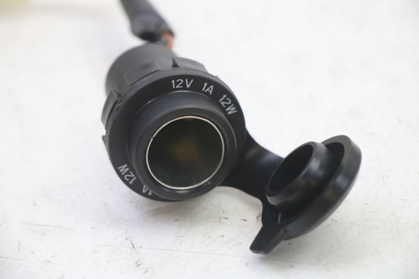 photo de ZIGARETTENANZÃœNDER YAMAHA XMAX X-MAX 125 (2021 - 2025) - Zoom auf Gebrauchszustand