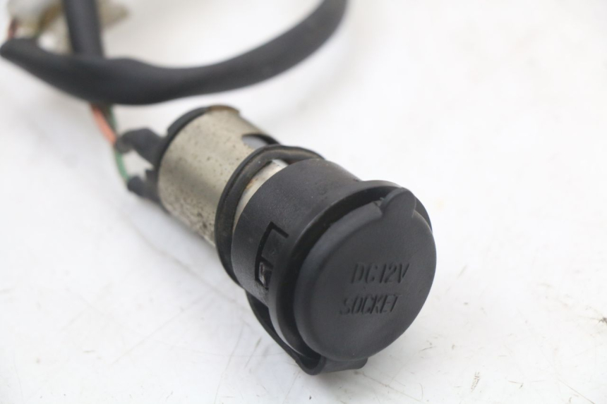 photo de Zigarettenanzünderbuchse KYMCO XCITING 250 (2006 - 2009) - Zoom auf Gebrauchszustand