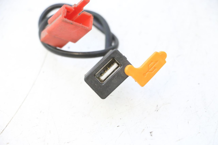 photo de USB-BUCHSE WAYSCRAL E-START 1 (2018 - 2022) - Zoom auf Gebrauchszustand
