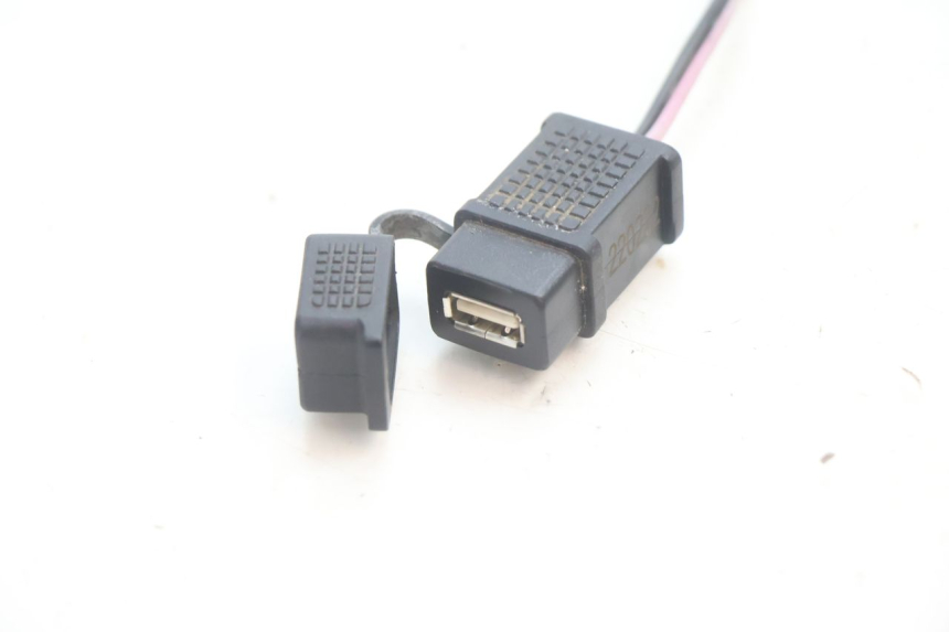 photo de USB-BUCHSE PIAGGIO MP3 HPE 530 (2022 - 2026) - Detailansicht des Bauteils