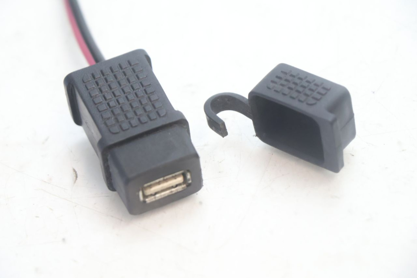 photo de USB-BUCHSE PIAGGIO MP3 500 (2016 - 2018) - Details der Befestigungspunkte