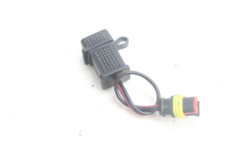 photo de USB-BUCHSE PIAGGIO NEW TYPHOON 50 (2018 - 2021) - Zoom auf Gebrauchszustand