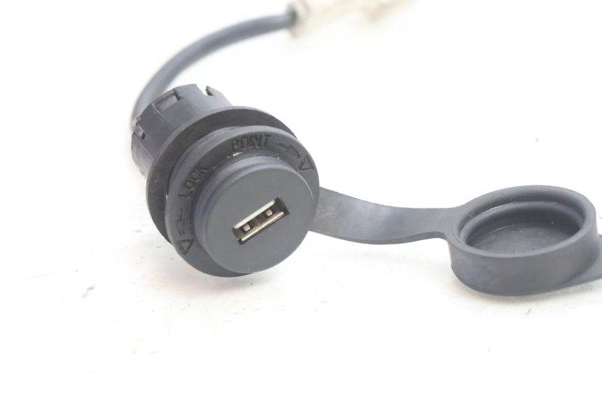 photo de USB-BUCHSE SYM ORBIT III 3 4T 50 (2021 - 2025) - Zoom auf Gebrauchszustand