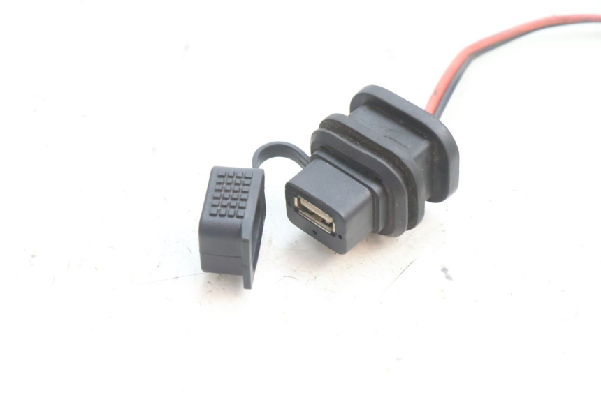 photo de USB-BUCHSE PIAGGIO VESPA PRIMAVERA 2T 50 (2013 - 2018) - Detailansicht des Bauteils