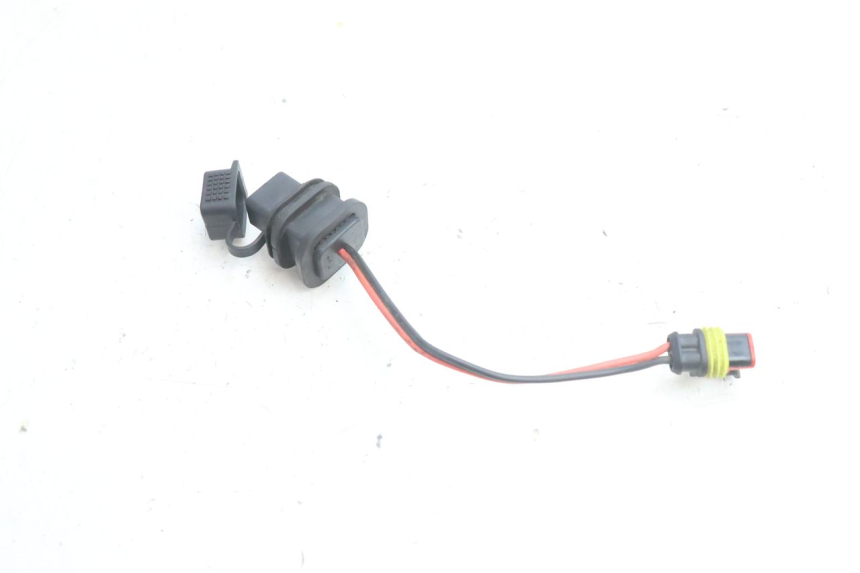 photo de USB-BUCHSE PIAGGIO VESPA PRIMAVERA 2T 50 (2013 - 2018) - Zoom auf Gebrauchszustand