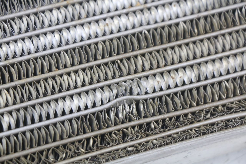 photo de RECHTER KÜHLER HONDA CRF CR-F 450 (2009 - 2012) - Zoom auf Komponenten