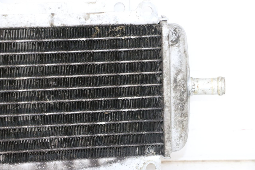 photo de KÜHLER RECHTS PIAGGIO VESPA GTS SUPER IE 125 (2009 - 2016) - Details der Befestigungspunkte