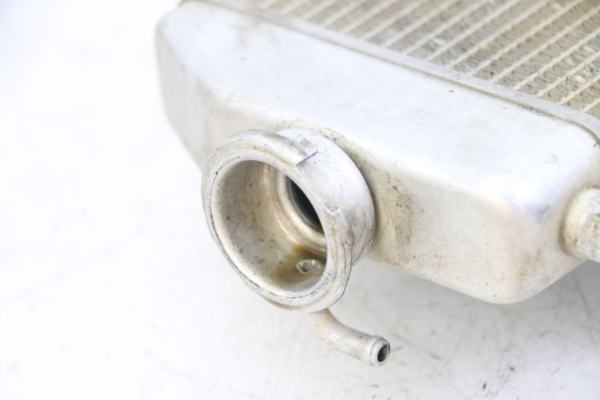 photo de KÜHLER RECHTS YAMAHA YZ-F YZF 250 (2007 - 2013) - Oberflächenzustand und Material