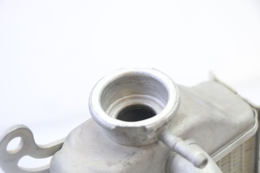 photo de KÜHLER RECHTS YAMAHA YZ-F YZF 250 (2014 - 2018) - Details der Befestigungspunkte