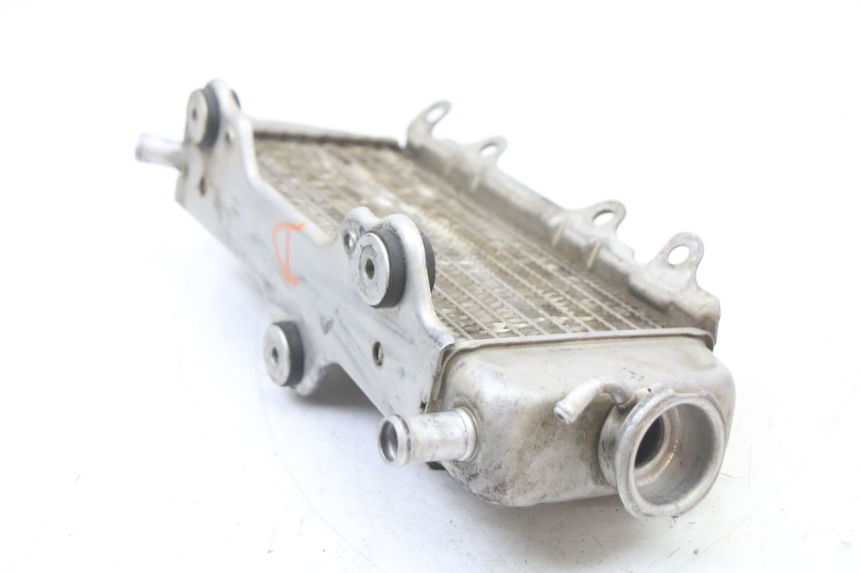 photo de KÜHLER RECHTS YAMAHA YZ 125 (2006 - 2016) - Details der Befestigungspunkte