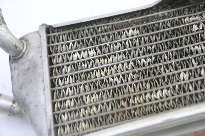 photo de KÜHLER RECHTS YAMAHA YZ 125 (1998 - 2005) - Details der Befestigungspunkte