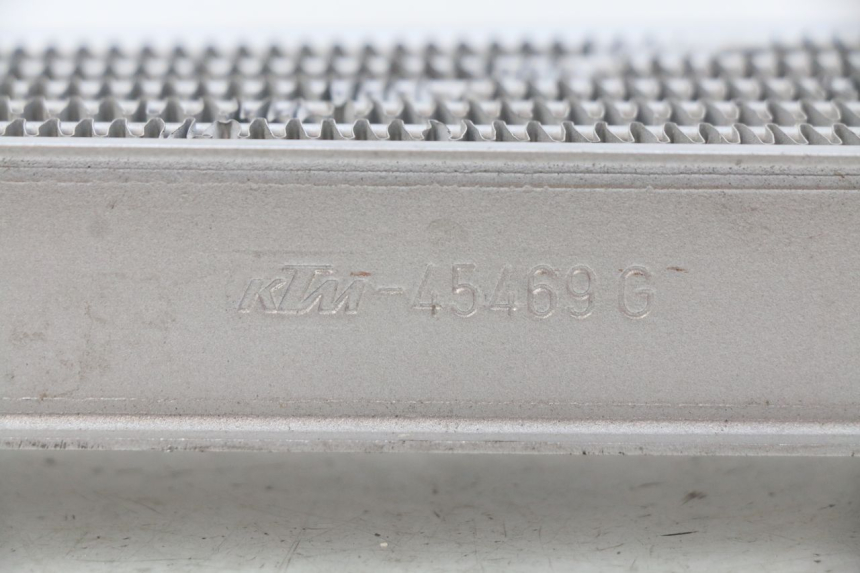 photo de KÜHLER LINKS PEUGEOT LUDIX BLASTER 50 (2006 - 2014) - Alternative Perspektive