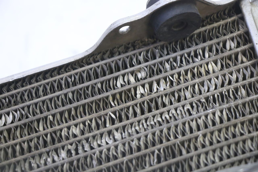 photo de KÜHLER LINKS YAMAHA YZ 125 (1998 - 2005) - Kennzeichnungen und Originalreferenzen