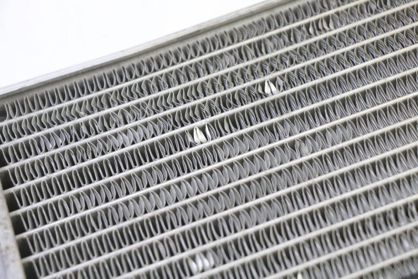 photo de KÜHLER LINKS YAMAHA YZF YZ-F 450 (2014 - 2016) - Zoom auf Gebrauchszustand