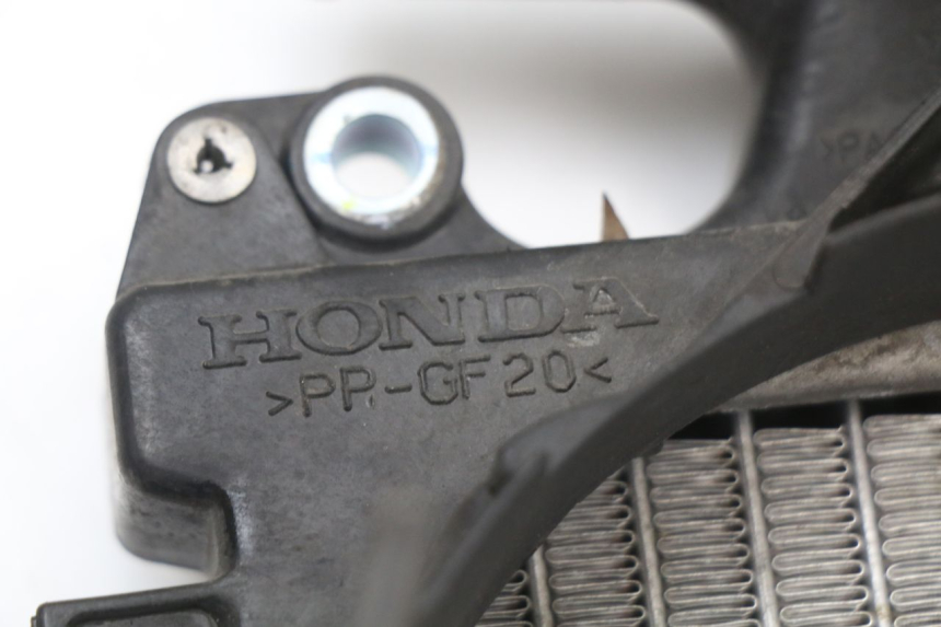 photo de KÜHLER HONDA PCX (JF28) 125 (2009 - 2011) - Details der Befestigungspunkte