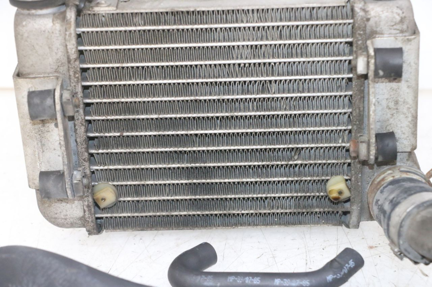 photo de KÜHLER PEUGEOT SATELIS COMPRESSOR K15 125 (2006 - 2009) - Details der Befestigungspunkte