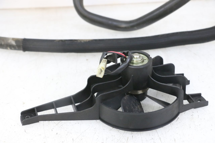 photo de KÜHLER PEUGEOT SATELIS 125 (2010 - 2012) - Details der Befestigungspunkte