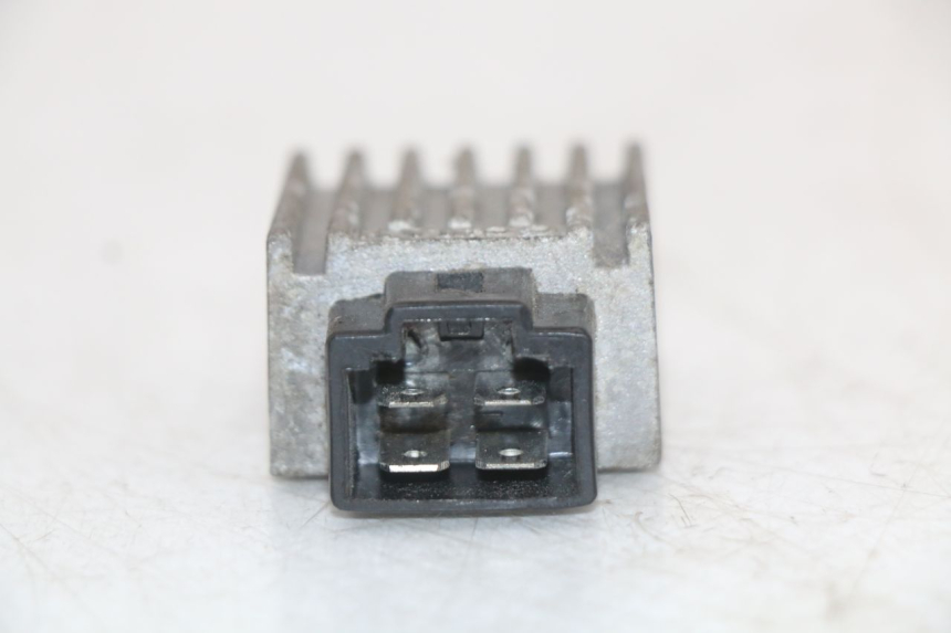 photo de REGLER LICHTMASCHINE KYMCO AGILITY CARRY 50 (2011 - 2020) - Zoom auf Gebrauchszustand