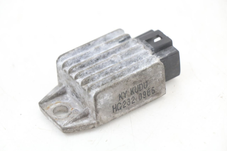 photo de REGLER LICHTMASCHINE KYMCO AGILITY PREMIUM 50 (2007 - 2010) - Alternative Perspektive