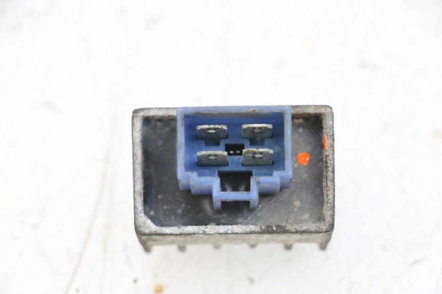 photo de REGLER LICHTMASCHINE MBK BOOSTER SPIRIT NAKED 50 (2004 - 2017) - Zoom auf Gebrauchszustand