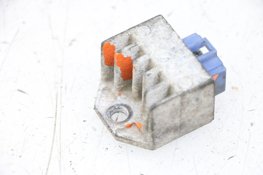 photo de REGLER LICHTMASCHINE MBK BOOSTER SPIRIT NAKED 50 (2004 - 2017) - Alternative Perspektive