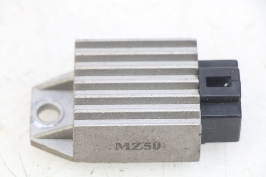 photo de SPANNUNGSREGLER BAOTIAN BT 49 QT-9 50 (2006 - 2010) - Hauptansicht