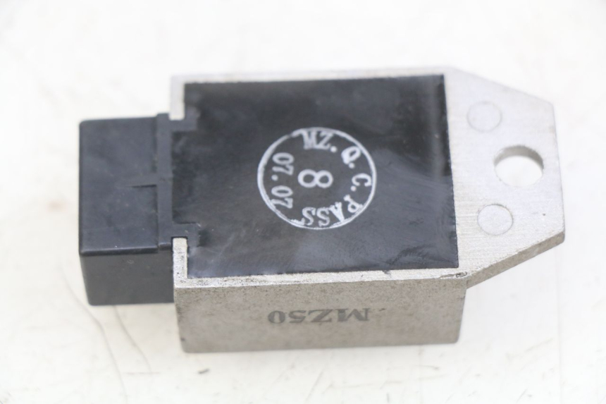 photo de SPANNUNGSREGLER BAOTIAN BT 49 QT-9 50 (2006 - 2010) - Zoom auf Gebrauchszustand