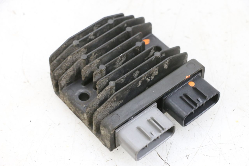 photo de REGLER LICHTMASCHINE SUZUKI BURGMAN 650 (2013 - 2020) - Hauptansicht