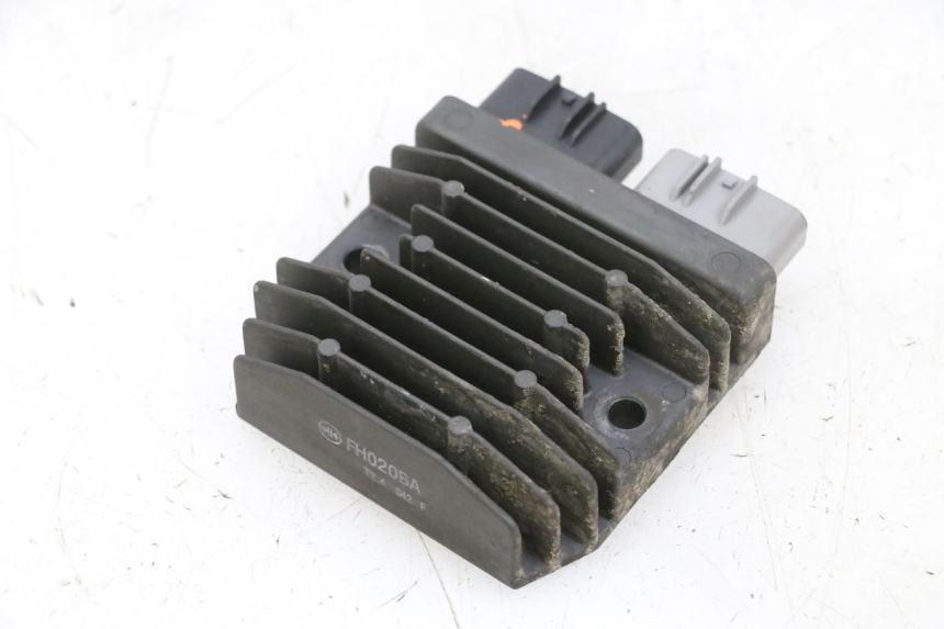 photo de REGLER LICHTMASCHINE SUZUKI BURGMAN 650 (2013 - 2020) - Detailansicht des Bauteils