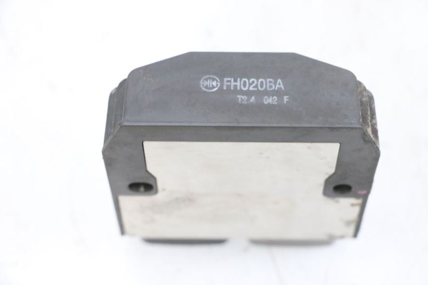 photo de REGLER LICHTMASCHINE SUZUKI BURGMAN 650 (2013 - 2020) - Zoom auf Gebrauchszustand