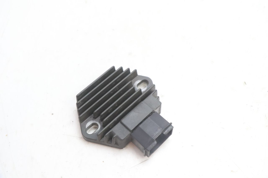 photo de REGLER LICHTMASCHINE HONDA CB F HORNET 600 (2005 - 2006) - Hauptansicht