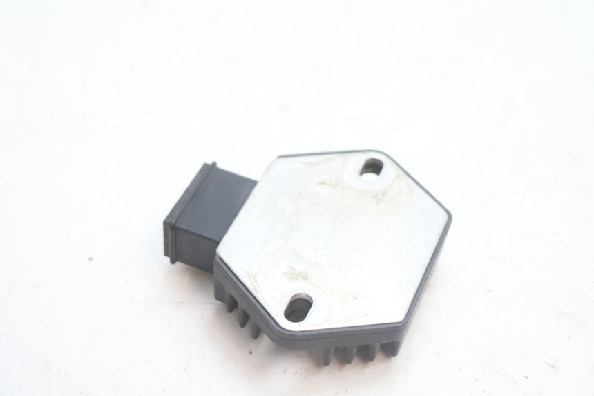 photo de REGLER LICHTMASCHINE HONDA CB F HORNET 600 (2005 - 2006) - Alternative Perspektive