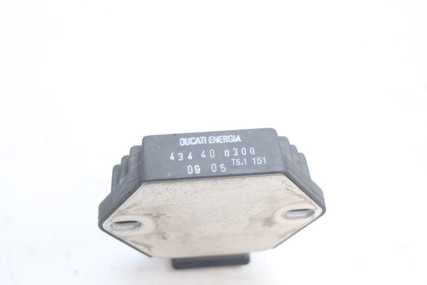 photo de REGLER LICHTMASCHINE HONDA CB F HORNET 600 (2005 - 2006) - Technische Nahaufnahme
