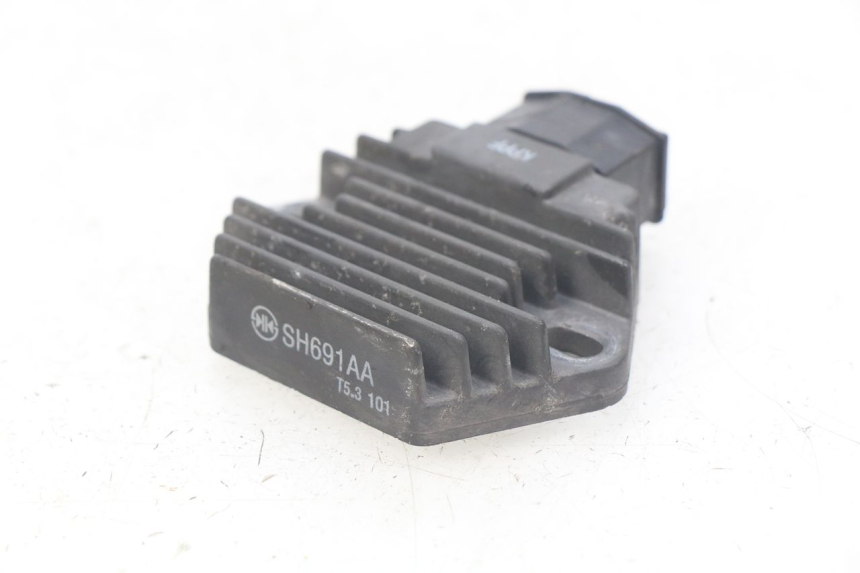 photo de REGLER LICHTMASCHINE HONDA CBR R 125 (2003 - 2006) - Alternative Perspektive