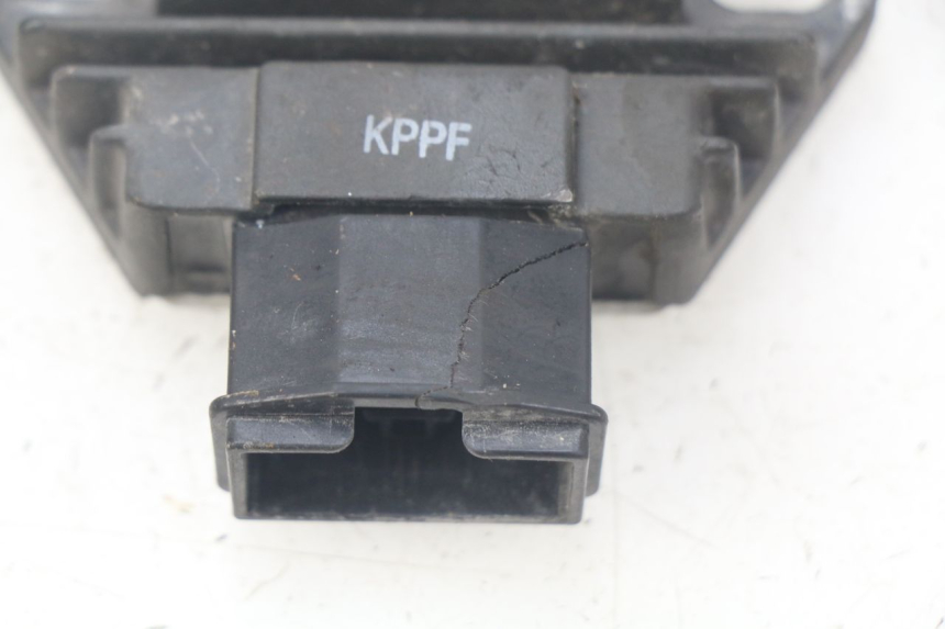 photo de REGLER LICHTMASCHINE HONDA CBR R 125 (2003 - 2006) - Technische Nahaufnahme