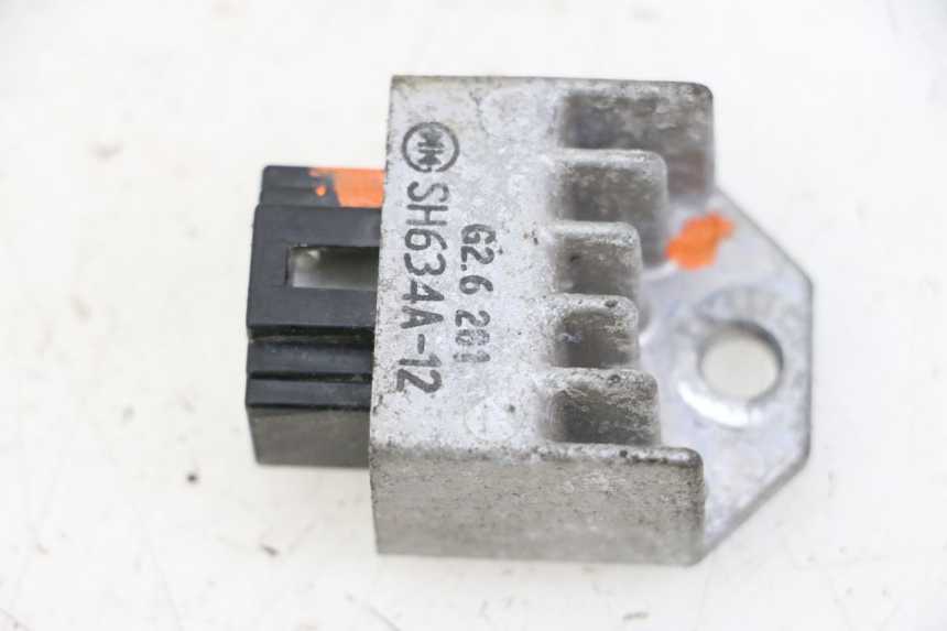 photo de SPANNUNGSREGLER PEUGEOT CITYSTAR 50 (2013 - 2017) - Technische Nahaufnahme