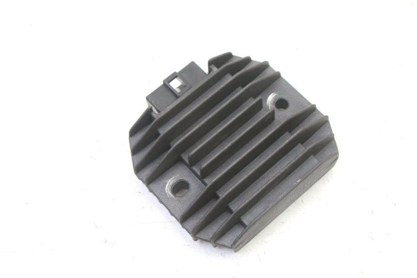 photo de REGLER LICHTMASCHINE PEUGEOT ELYSEO 125 (1999 - 2004) - Detailansicht des Bauteils