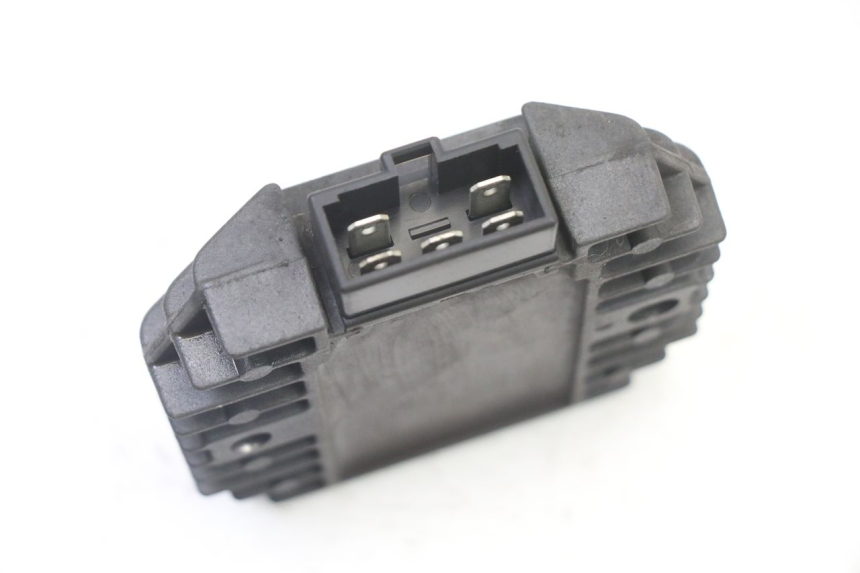 photo de REGLER LICHTMASCHINE PEUGEOT ELYSEO 125 (1999 - 2004) - Zoom auf Gebrauchszustand