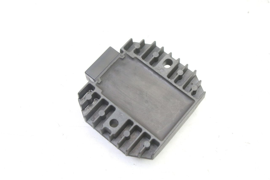 photo de REGLER LICHTMASCHINE PEUGEOT ELYSEO 125 (1999 - 2004) - Alternative Perspektive