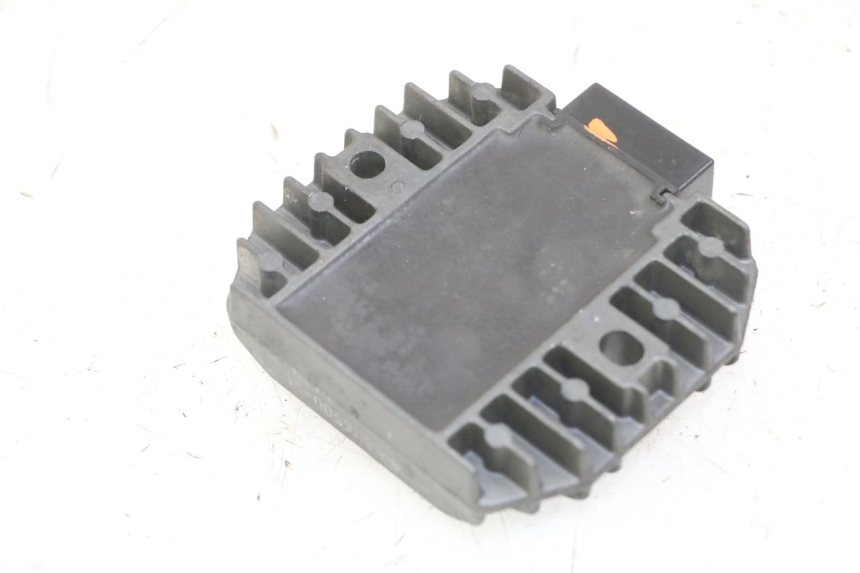 photo de REGLER LICHTMASCHINE PEUGEOT ELYSTAR 125 (2002 - 2007) - Detailansicht des Bauteils