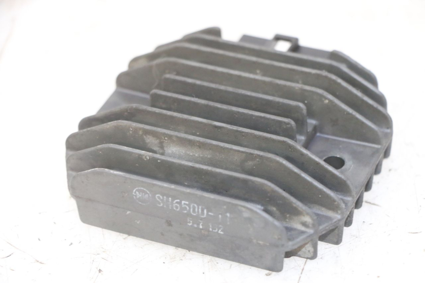 photo de REGLER LICHTMASCHINE PEUGEOT ELYSTAR 125 (2002 - 2007) - Technische Nahaufnahme