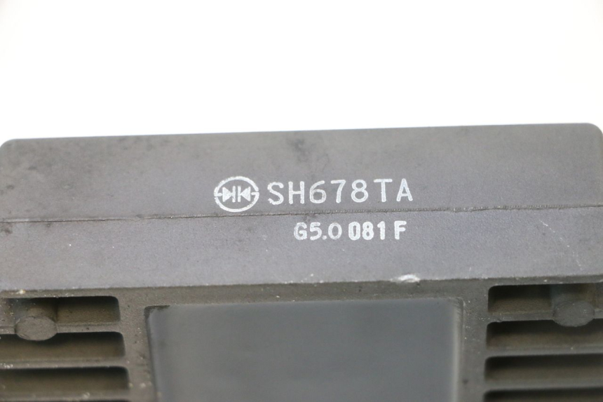 photo de LADEGERÄTREGELER KAWASAKI ER-6 ER6 F ABS 650 (2012 - 2016) - Technische Nahaufnahme