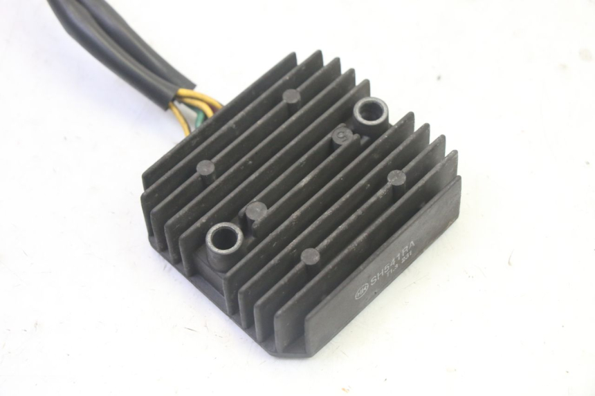 photo de LICHTMASCHINENREGLER HONDA FES S-WING SWING ABS 125 (2007 - 2015) - Detailansicht des Bauteils