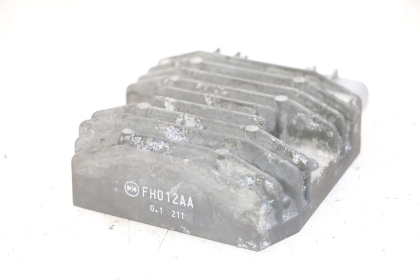 photo de LICHTMASCHINENREGLER YAMAHA FJR ABS 1300 (2006 - 2012) - Detailansicht des Bauteils