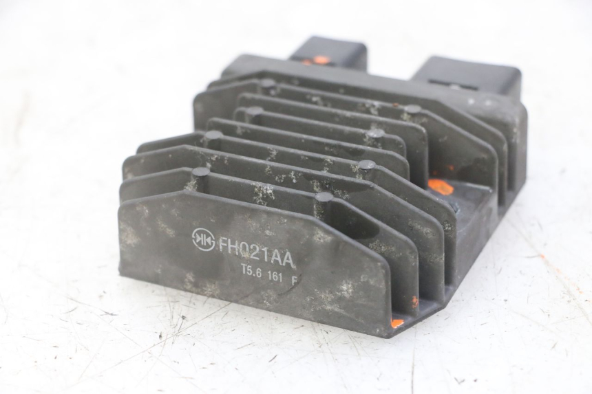 photo de REGLER LICHTMASCHINE HONDA FORZA ABS 300 (2013 - 2017) - Alternative Perspektive