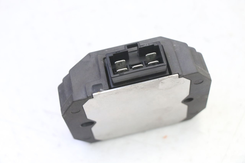 photo de REGLER LICHTMASCHINE YAMAHA FZ6 FAZER S2 600 (2007 - 2011) - Zoom auf Gebrauchszustand