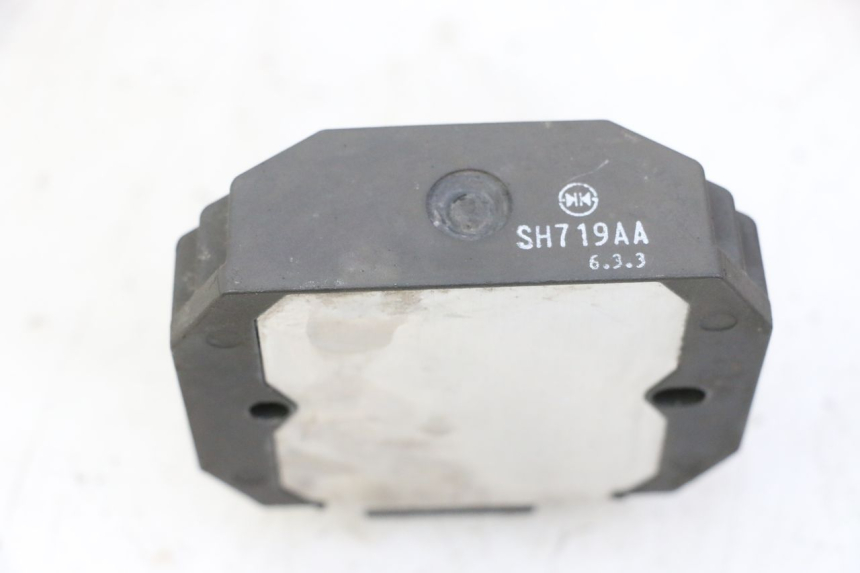 photo de REGLER LICHTMASCHINE YAMAHA FZ6 N FAZER 600 (2004 - 2006) - Detailansicht des Bauteils